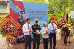 150 tài liệu, hiện vật, hình ảnh về 'Đại tướng Văn Tiến Dũng - Danh tướng thời đại Hồ Chí Minh'