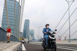 Ngày đầu đi học, đi làm bằng cầu Thủ Thiêm 2: Người dân TP. HCM vui mừng vì hết sợ trễ giờ