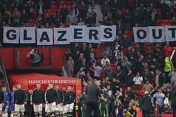Fan MU biểu tình yêu cầu 'nhà Glazer cút đi'