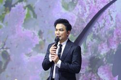 Mạnh Quỳnh từng âm thầm tham dự lễ tang 49 ngày của cố ca sĩ Phi Nhung, trải lòng nỗi niềm tuổi 50