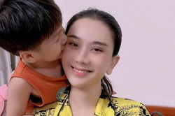 Hậu ly hôn, Lâm Khánh Chi hiếm hoi đăng ảnh bên con trai kèm theo lời nhắn nhủ đầy xúc động