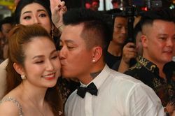 Quá yêu bà xã, Tuấn Hưng đánh liều lập hội 'những người phát cuồng vì vợ'