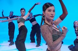 Đông Nhi bị bóc loạt lỗi bản dance của Đôi mi em đang u sầu, còn bị so sánh concept với Taeyeon (SNSD)