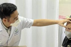 Phẫu thuật thành công u hốc mắt phức tạp cho cậu bé dân tộc Thái