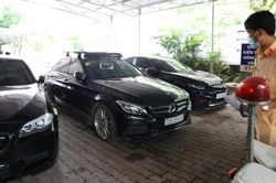 CSGT phạt tài xế ôtô lắp pô độ, gây tiếng ồn