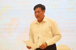 Người dân vẫn cần đeo khẩu trang và sát khuẩn tay để phòng, chống dịch Covid-19