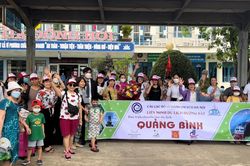 Đón đoàn khách du lịch từ Hà Nội đến Quảng Bình bằng tàu hỏa