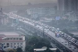 Cửa ngõ và đường vành đai 'tê liệt' vì người dân ùn ùn rời Hà Nội
