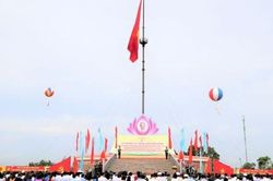 Chủ tịch nước Nguyễn Xuân Phúc dự Lễ thượng cờ 'Thống nhất non sông'
