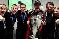 Jurgen Klopp nhường quyền lợi hàng triệu bảng cho cấp dưới