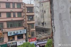 Vụ sập tòa nhà tại Trung Quốc: Giải cứu 5 người trong đống đổ nát