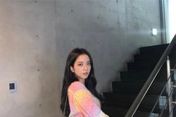 Thấp nhất BLACKPINK nhưng Jisoo vẫn có loạt tips diện váy ngắn hack dáng đỉnh cao