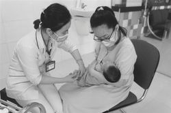 Chủ động phòng chống dịch bệnh bằng nỗ lực tiêm chủng