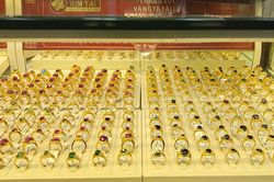 Giá vàng 'đội' khoảng 1,3 triệu đồng/lượng