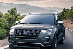 Hơn 250 nghìn xe Ford Explorer bị triệu hồi do trục các-đăng
