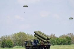 Serbia cho ra mắt tên lửa hàng đầu của Trung Quốc