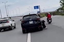 Điều tra lái xe ô tô kéo lê người phụ nữ trên đường