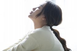 Chồng ngoại tình: Trái tim tha thứ, lý trí vẫn ngụt lửa ghen