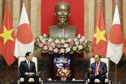 Chủ tịch nước Nguyễn Xuân Phúc tiếp Thủ tướng Nhật Bản Kishida Fumio