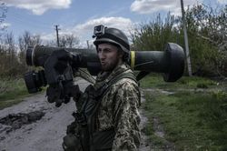 Lớp học bắn tên lửa Javelin cấp tốc ở tiền tuyến Ukraine