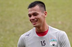Trung vệ HAGL được AFC vinh danh