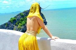 Gái xinh Việt 'gây bão' MXH Trung Quốc vì mặc kiểu váy ít người dám diện đi biển