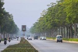 Dự báo thời tiết đêm nay và ngày mai (2-3/5): Hà Nội, Bắc Bộ lạnh về đêm và sáng sớm; Trung Bộ, Tây Nguyên, Nam Bộ có nơi mưa to đến rất to