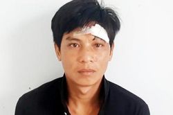 Bị mẹ mắng vì đập phá đồ đạc, người đàn ông vác dao đuổi chém mẹ, đâm anh ruột tử vong