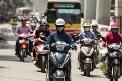Dự báo thời tiết hôm nay (3/5): Bắc Bộ tăng nhiệt, Nam Bộ mưa dông rải rác