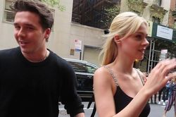 Nhẫn cưới mới của vợ Brooklyn Beckham