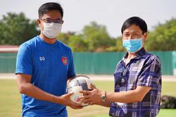 Trưởng đoàn U23 Myanmar bất ngờ khi tìm được quả bóng thất lạc
