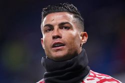 Carragher: 'MU giống đội bóng nhỏ khi mua lại Ronaldo'