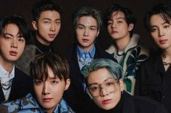 Vì sao 'nhóm nhạc toàn cầu' BTS mãi không nhập ngũ?