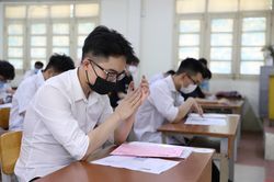 Phụ huynh mong Hà Nội sớm thông tin tuyển sinh hệ song bằng vào lớp 10