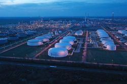 Cuộc chiến Nga-Ukraine tái cấu trúc mạnh mẽ dòng chảy dầu thô toàn cầu