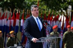 Tổng thống Croatia thừa nhận mua 12 máy bay Rafale của Pháp là 'sai lầm'