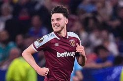 MU đơn độc hỏi mua Declan Rice