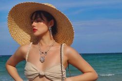 Liên tục bị soi mói vòng một, 'Cô Em Trendy' Khánh Linh lên tiếng: 'Chưa thấy phụ nữ bao giờ à?'