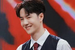Đâu chỉ fan girl, loạt khoảnh khắc chứng minh Vương Nhất Bác còn hút mắt cả nam nhân
