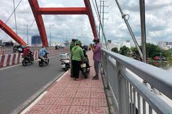 Hai sinh viên cứu thành công người phụ nữ nhảy cầu tự tử
