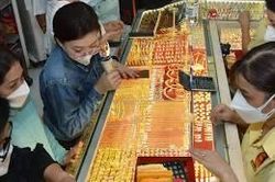 Giá vàng hôm nay 3/5: Áp lực giảm giá, vàng gặp thử thách lớn