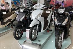Bị ảnh hưởng bởi chuỗi cung ứng toàn cầu, xe máy ô tô trong nước khan hàng
