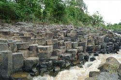 Ấn tượng bãi đá đĩa cổ trên cao nguyên Gia Lai