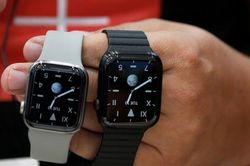 Apple bắt đầu bán Watch Series 7 tân trang, giá từ 339 USD