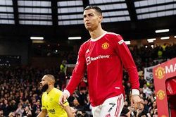 Ronaldo nhận 'hat-trick' giải thưởng ở Man United