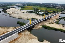 Cận cảnh cầu Ông Điền bắc qua sông Cổ Cò