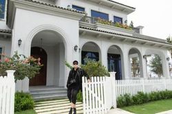 Nhà thiết kế đông con nhất showbiz Việt tậu villa ven biển cho các con, dự định có 9 căn mới nghỉ hưu
