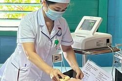 Nỗi lòng của những người làm công việc chăm sóc sức khỏe sản phụ và trẻ sơ sinh