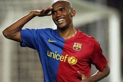 CĐV Barca tức giận vì Eto'o chúc mừng Real vào chung kết