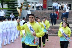Lửa thiêng SEA Games đã được rước về sân Mỹ Đình